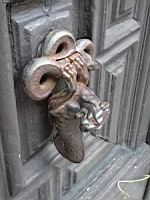 Perouges, Place du tilleuls, Heurtoir de porte